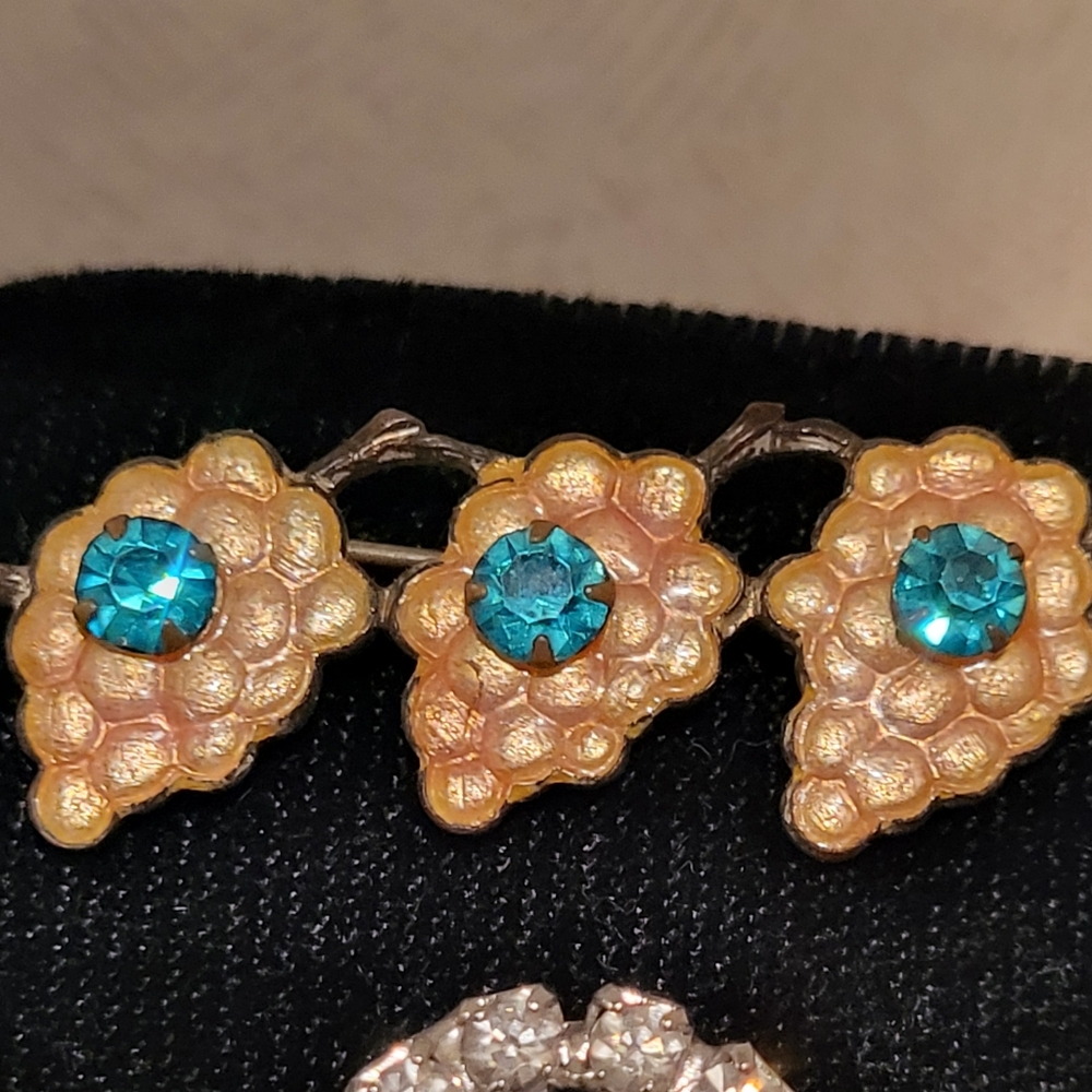 Vintage Blue Rhinestone Grape Cluster Brooch - Gold Tone Botanical Leaf Pin